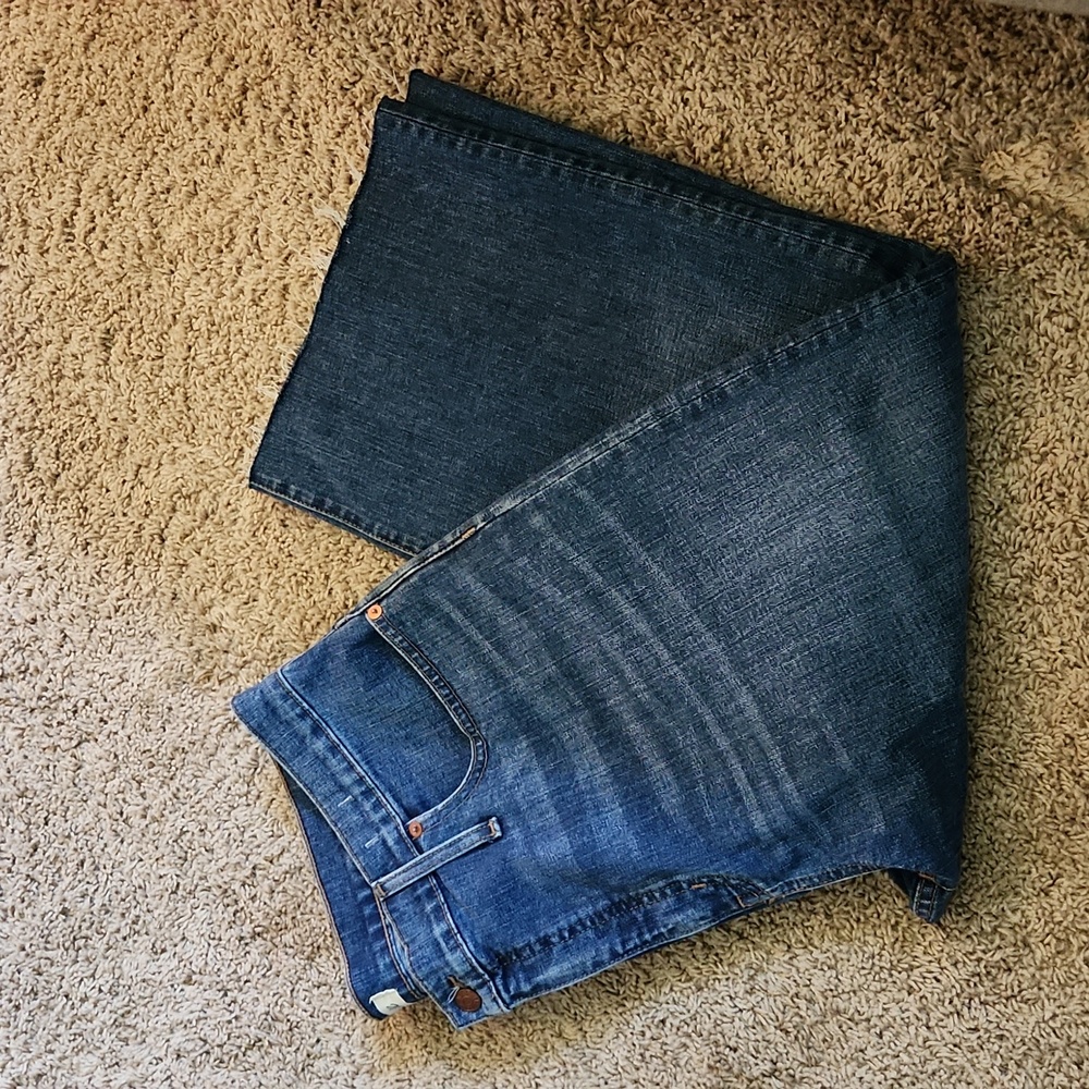 MADEWELL Size 34P slim wide leg crop distressed hem jeans.